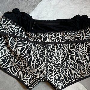Lululemon Run Speed Shorts Mid Rise 2.5” Inseam - Size 8 - Black & White